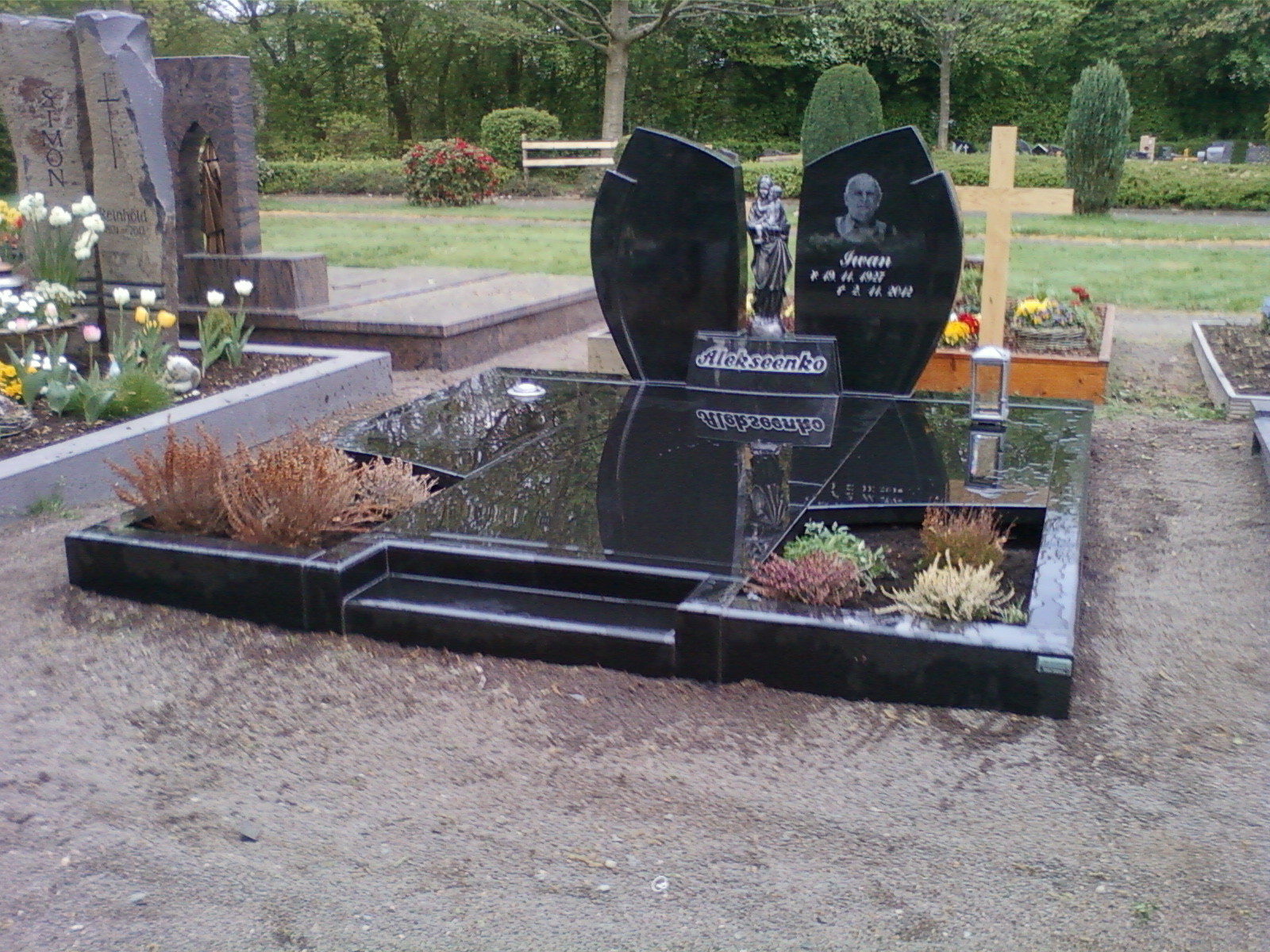 Familiengrabmal Alekseenko, Wirges