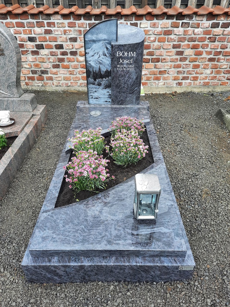 Grabmal Böhm, Brohl-Lützing